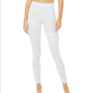 Alo vaper white Camo legging size sm